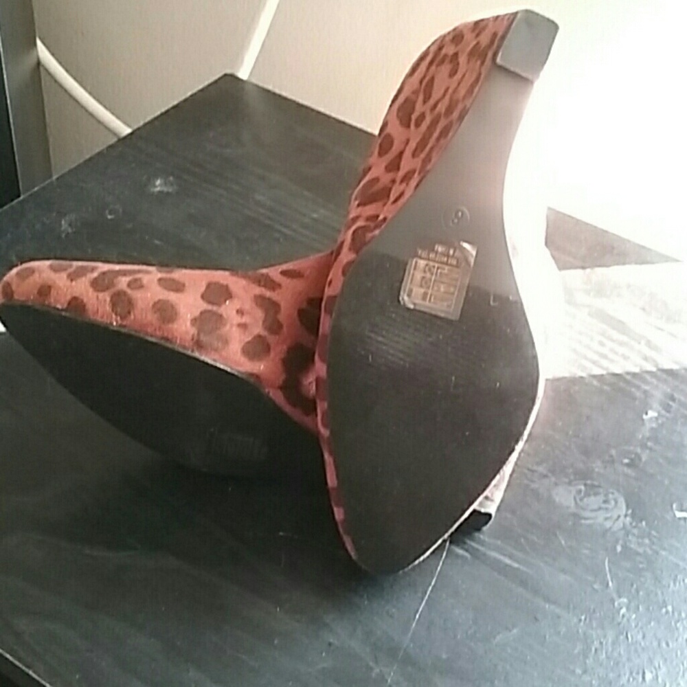 Leopard Wedges - Picture 2 of 4